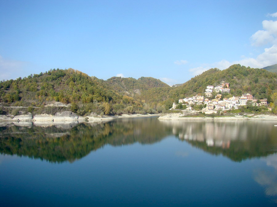 Un giro intorno al Lago del Salto